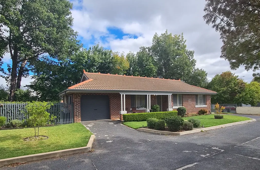 Orange 3Kwarto 1/184 Hill Street Orange NSW 2800  Three Bedroom Villa