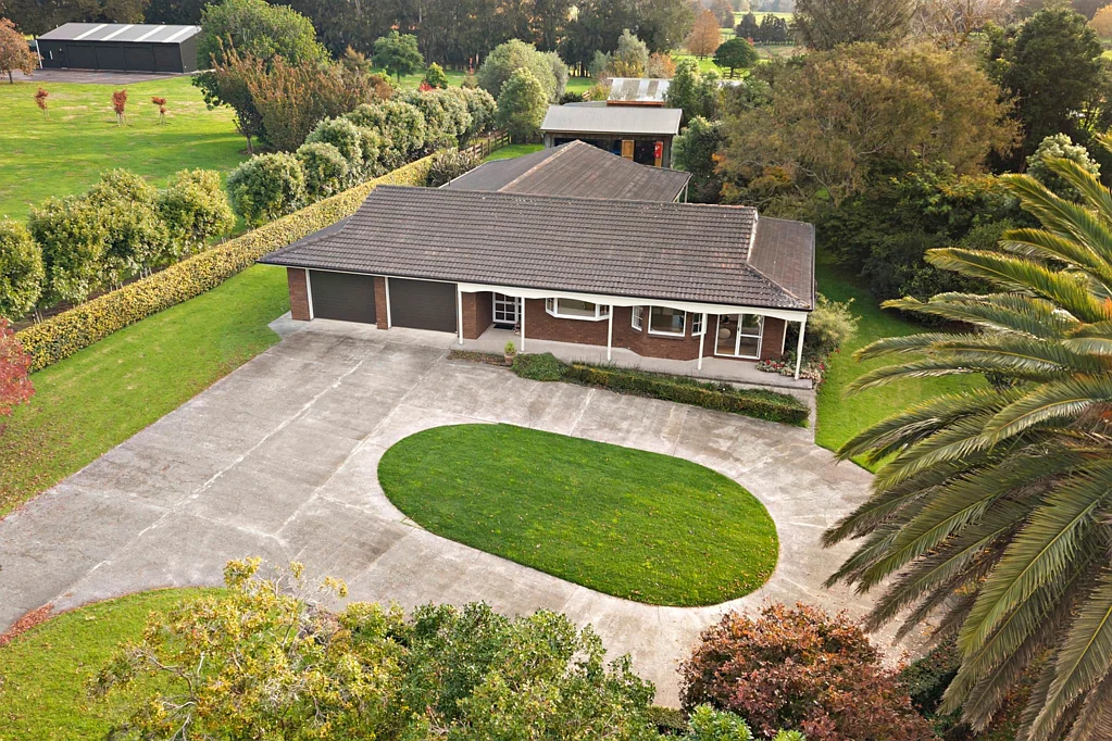 Karaka 4Kwarto PREMIUM LOCALE - REFURBISHED KIWI CLASSIC