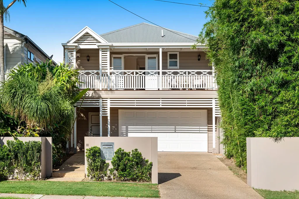 Bulimba 4غرفة نوم Immaculate family haven in one of Bulimba's most coveted streets - metres from the river & golf course