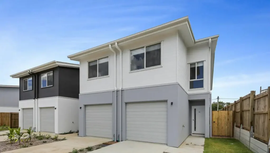 3-BED TOWNHOUSE IN NEAR-NEW COMPLEX