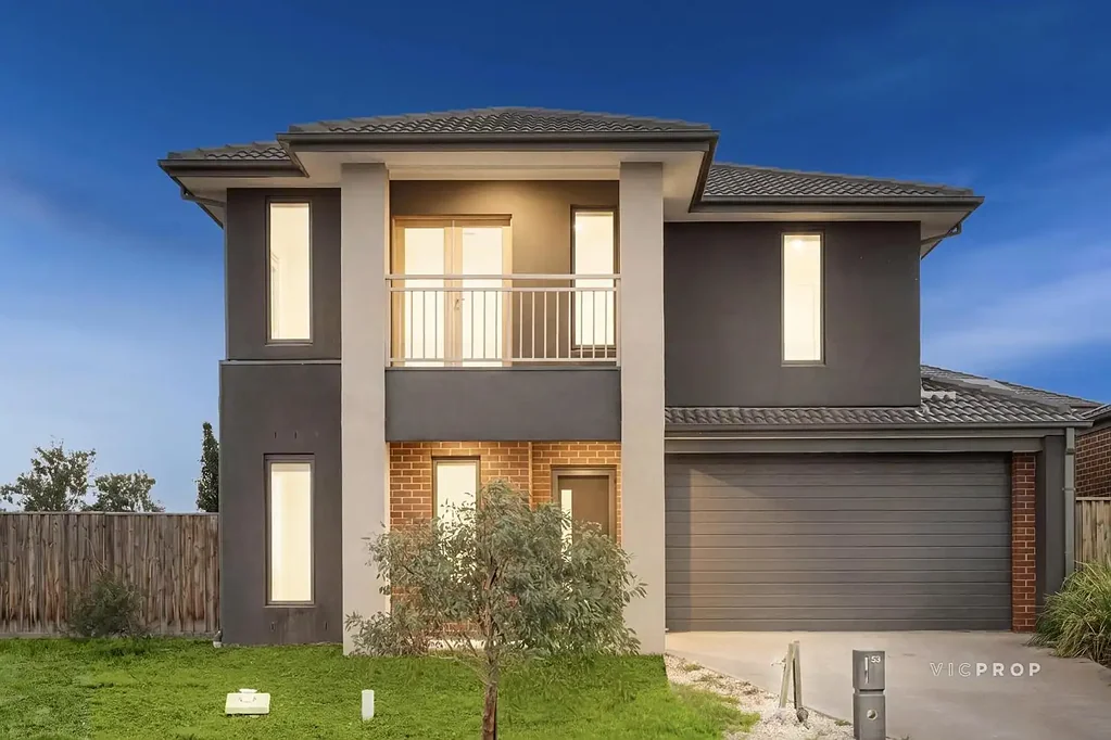 Tarneit 4房 Tarneit双拼别墅 4卧2卫 2层 2车库 地暖 厨房电器齐全 公园旁 学区房 **Spacious, Stylish & Family-Focused Living in Verdant Hill Estate**