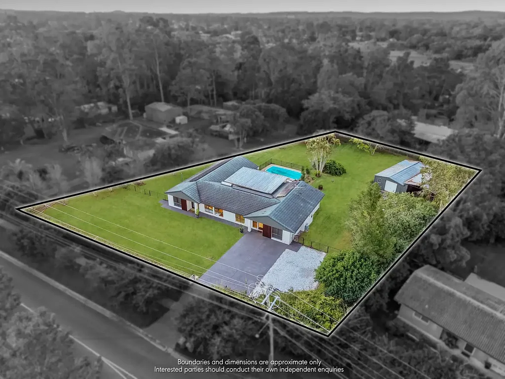 Waterford West 7房  一种令人难以置信的生活方式 | 多代同堂的农庄生活  One Incredible Lifestyle | Multi-Generational Acreage Living