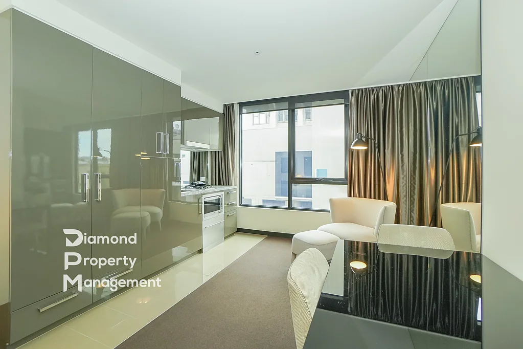 Modern Studio Service Apartment Next To Swinburne University