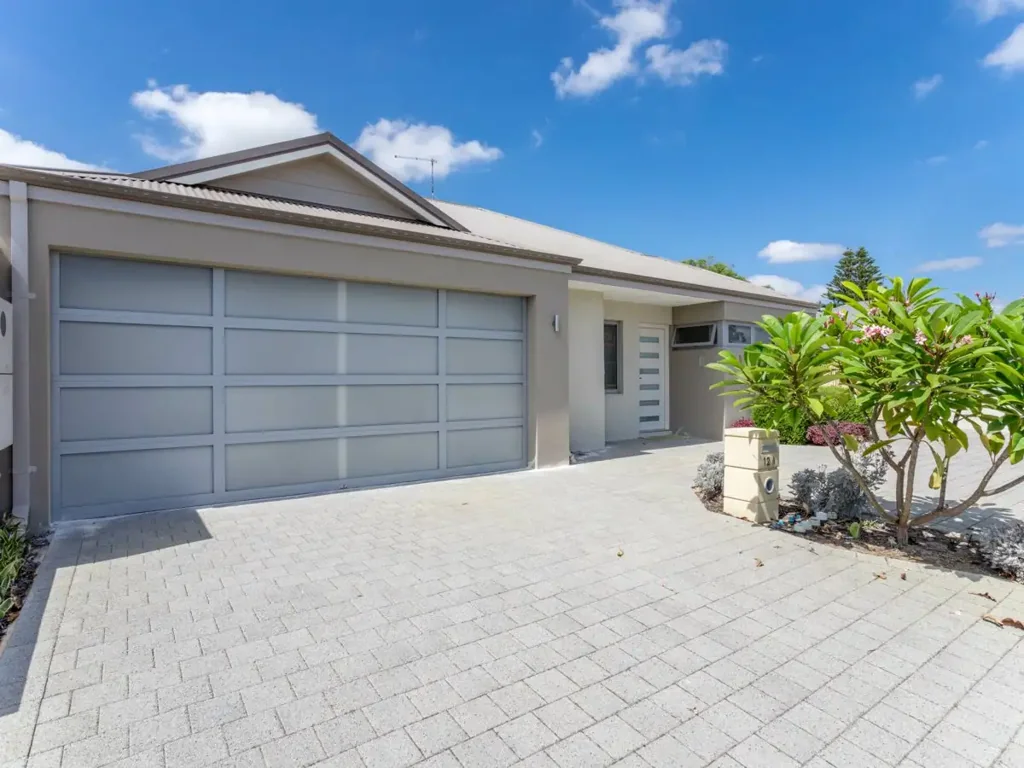 Beckenham 3 Bedroom BEAUTIFUL MODERN VILLA -  1 OCCUPANT TO BE OVER 55 YEARS - 2ND CHANCE TO BUY
