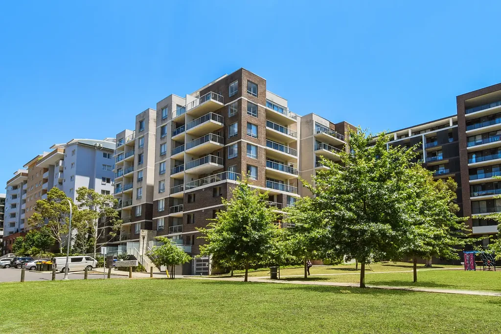 LEASED BY THOMAS ELLIOTT 0421 220 677