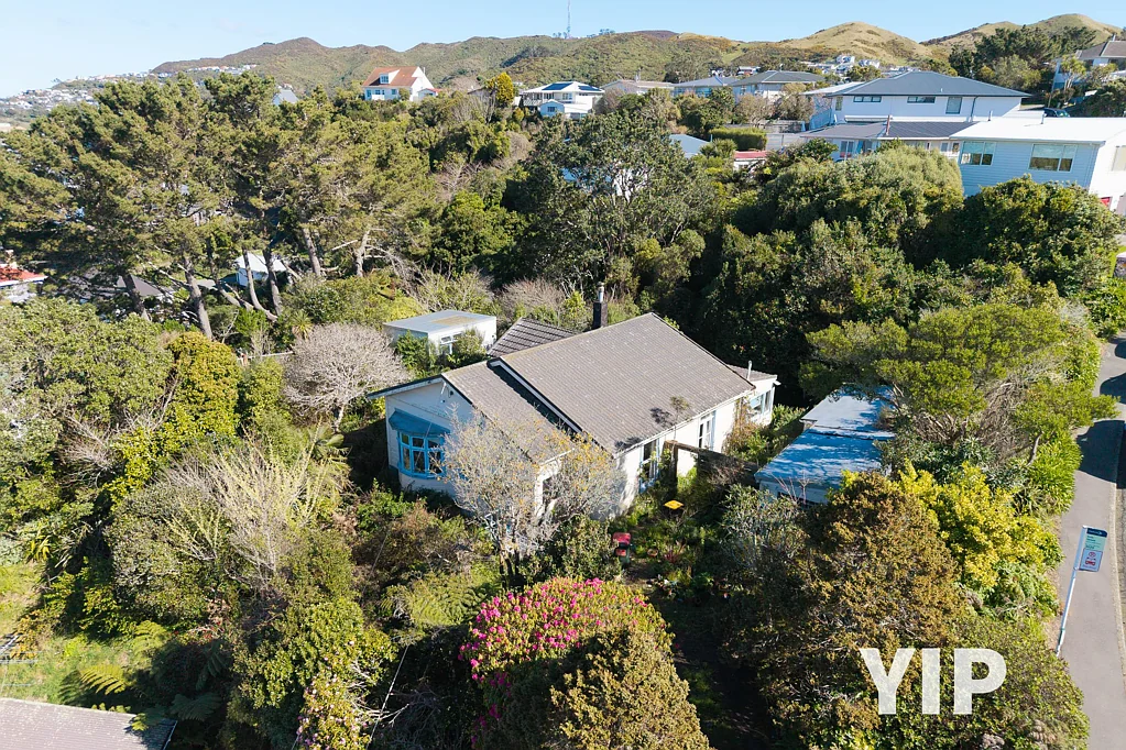 Johnsonville 4 Slaapkamer Lots Of Land & A Whole Lot of Potential? YIP!