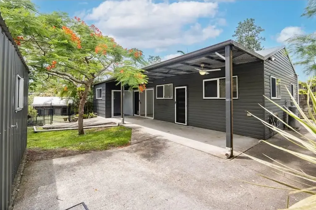 Mudgeeraba 7غرفة نوم Dual-Living, 2 Residences on Large Block in School Catchment