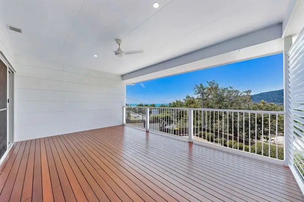 Airlie Beach 3 Bedroom Relaxed Coastal Living in the Heart of Airlie Beach