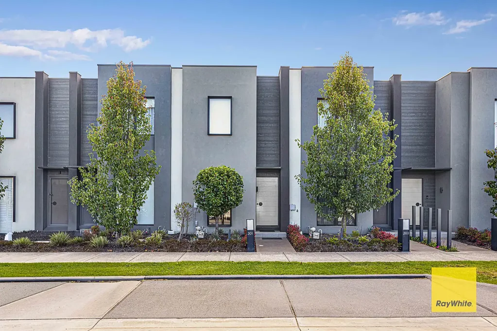 Modern & Convenient Living in Point Cook
