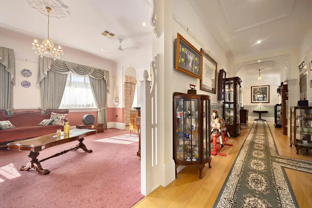 Dunlop 5Kwarto Stunning 500sq/m home, outstanding value and a motivated seller!
