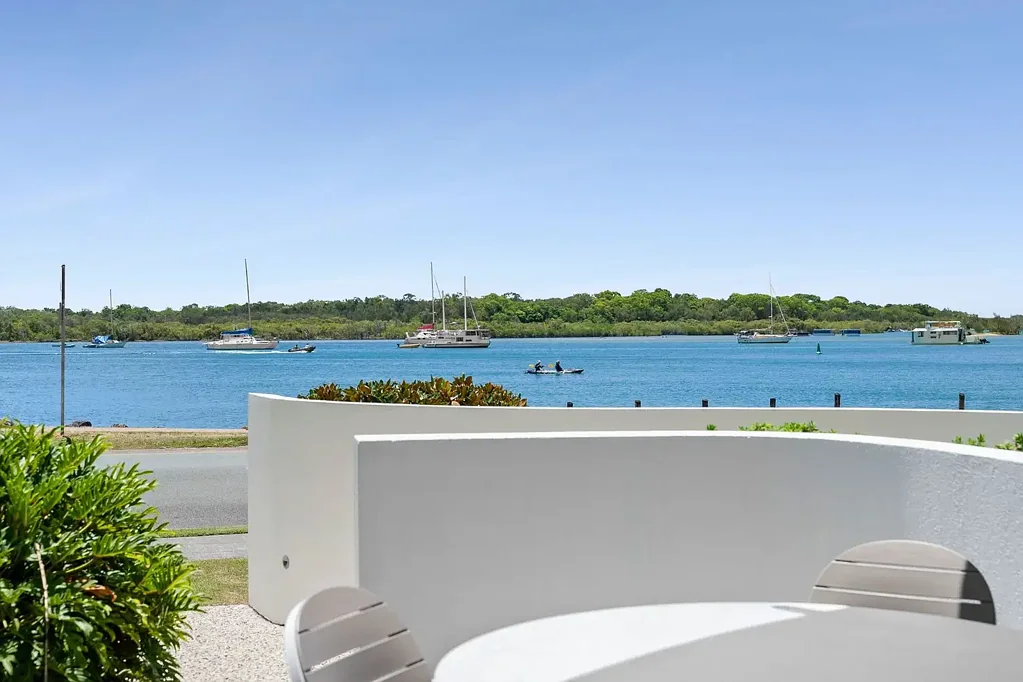 Noosaville 2Kwarto Stunning River Views - Sophisticated Design - Premium Lifestyle Location on the Waterfront