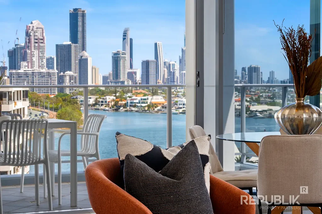 Southport 2房  Waterside Living at Its Best — Vacant and Ready to Enjoy