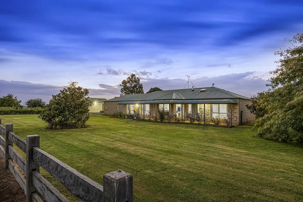 Millbrook 4房  Riverfront Ranch On 50 Acres – A True Country Sanctuary With Unmatched Lifestyle Appeal.
