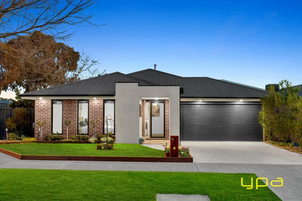 Cranbourne West 3침실 Indoor Comfort Meets Outdoor Beauty – Gardens, Swim Spa & More