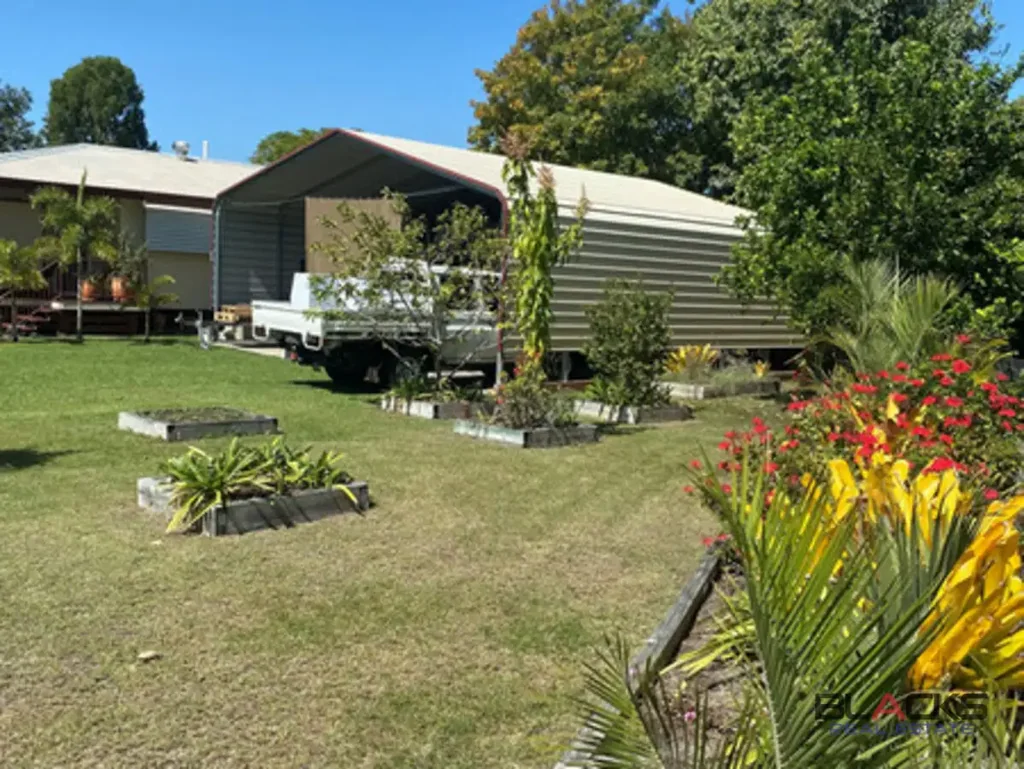 Dysart 3房  SECURELY TENANTED AT $490 PER WEEK – SPACIOUS HOME WITH SHADED GARDENS AND EXCELLENT STORAGE