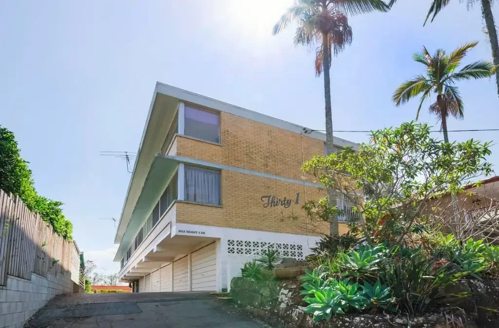 STUNNING RIVER VIEW IN THE HEART OF HIGHGATE HILL