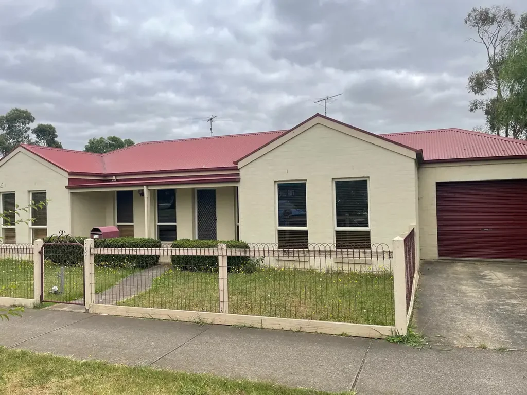 UNDER APPLICATION - Convenient & Comfortable Family Living in Bannockburn