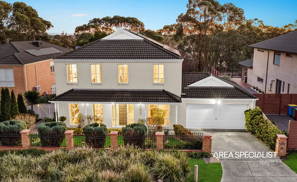 Lynbrook 6房 简介: Grand Double-Storey Family Home with Dual Kitchens, Multiple Living Areas & Exceptional Space! The Brief:
Grand Double-Storey Family Home with Dual Kitchens, Multiple Living Areas &
Exceptional Space!