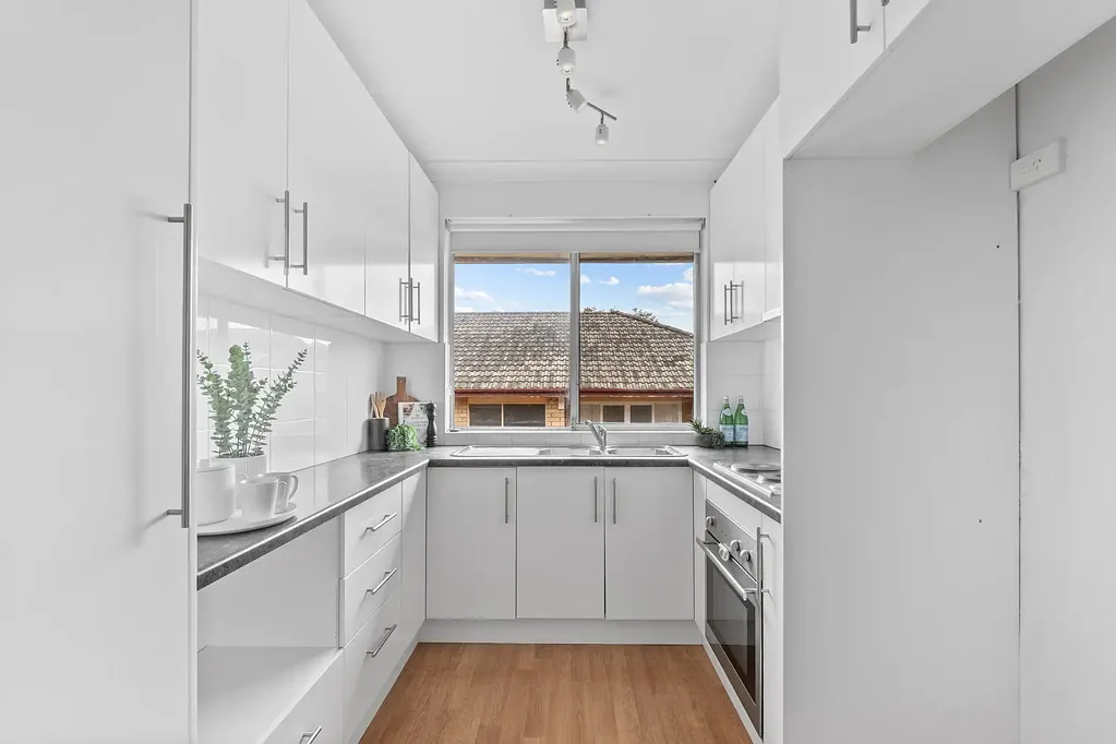 West Ryde 2Moenga Updated interiors | Mid-floor position | Ultra-convenient river side setting