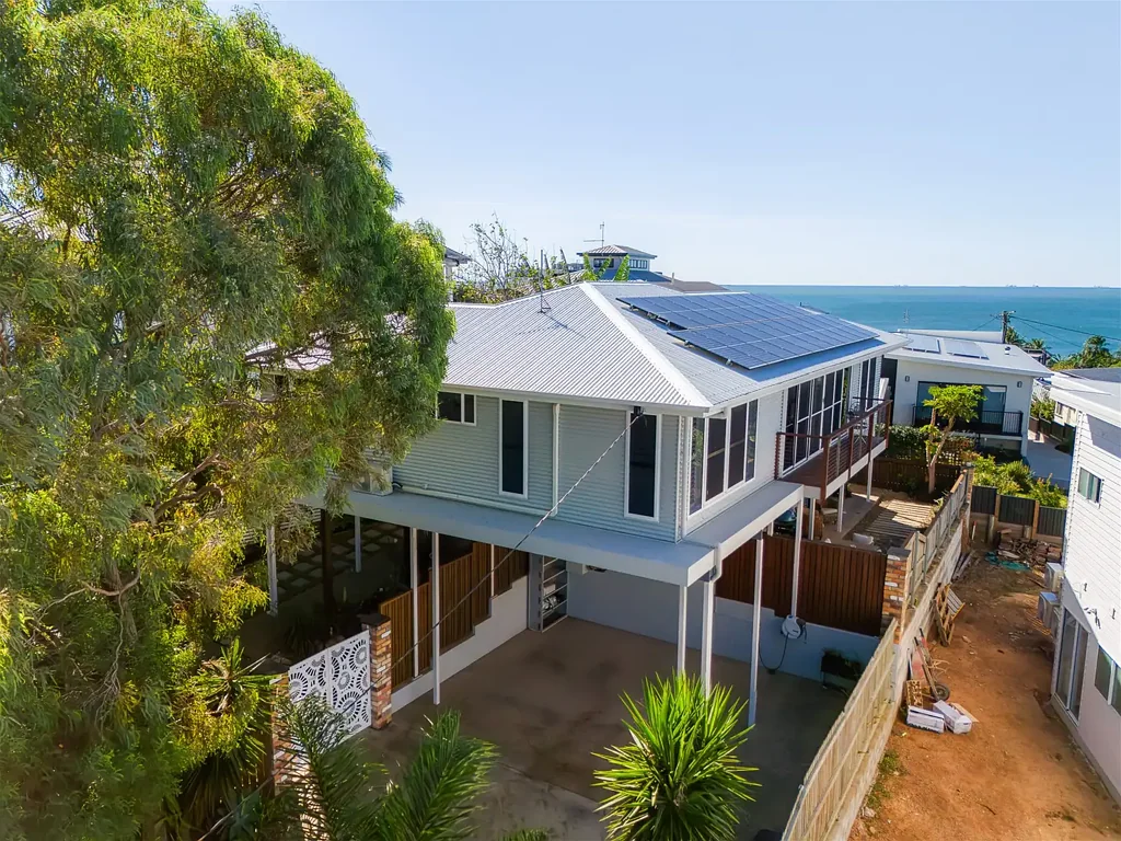 Tannum Sands 4침실 Welcome to 3 Zephyr Street, Tannum Sands Where Comfort Meets Coastal Charm