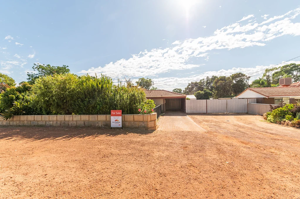 Greenfields 4Kwarto DROP IN PRICE! SPRAWLING FAMILY RETREAT WITH MULTI-GENERATIONAL LIVING & HUGE WORKSHOP!