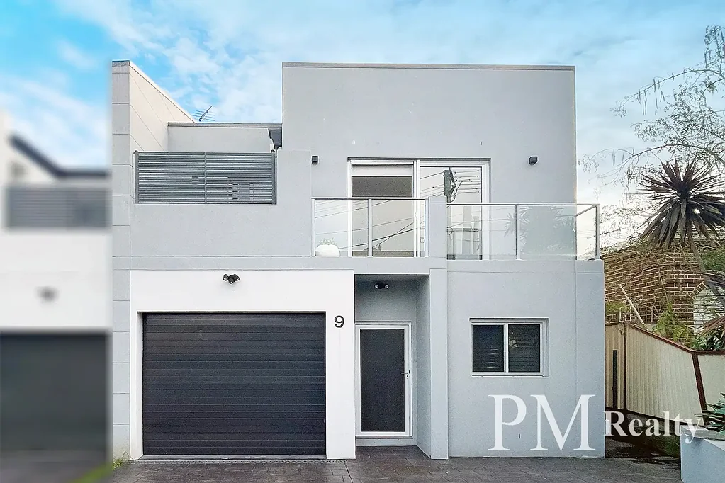 Excellent double brick family home in ultra-convenient location