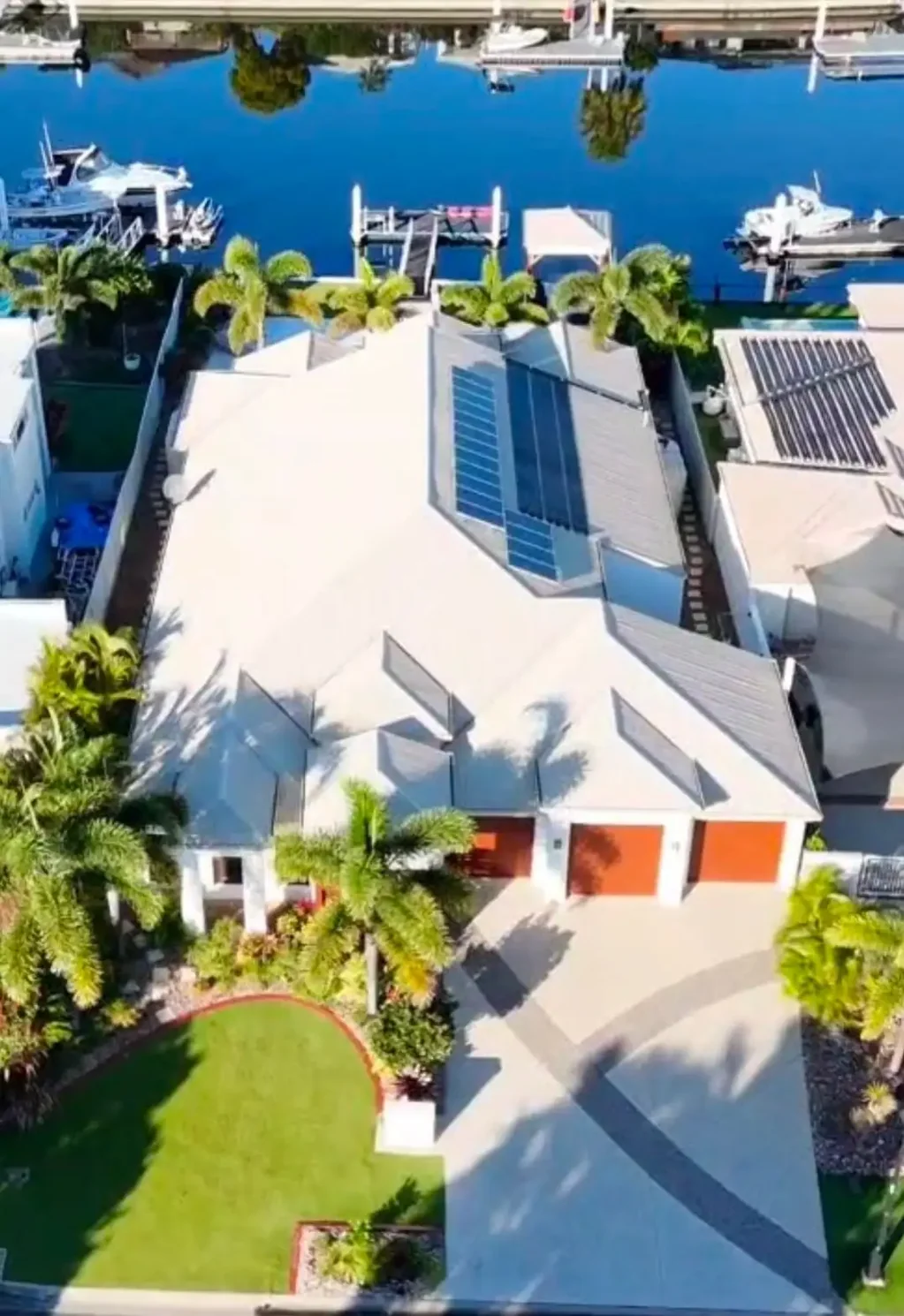 Banksia Beach 4部屋 Waterfront Resort style Living Awaits in Sunny Brisbane North!