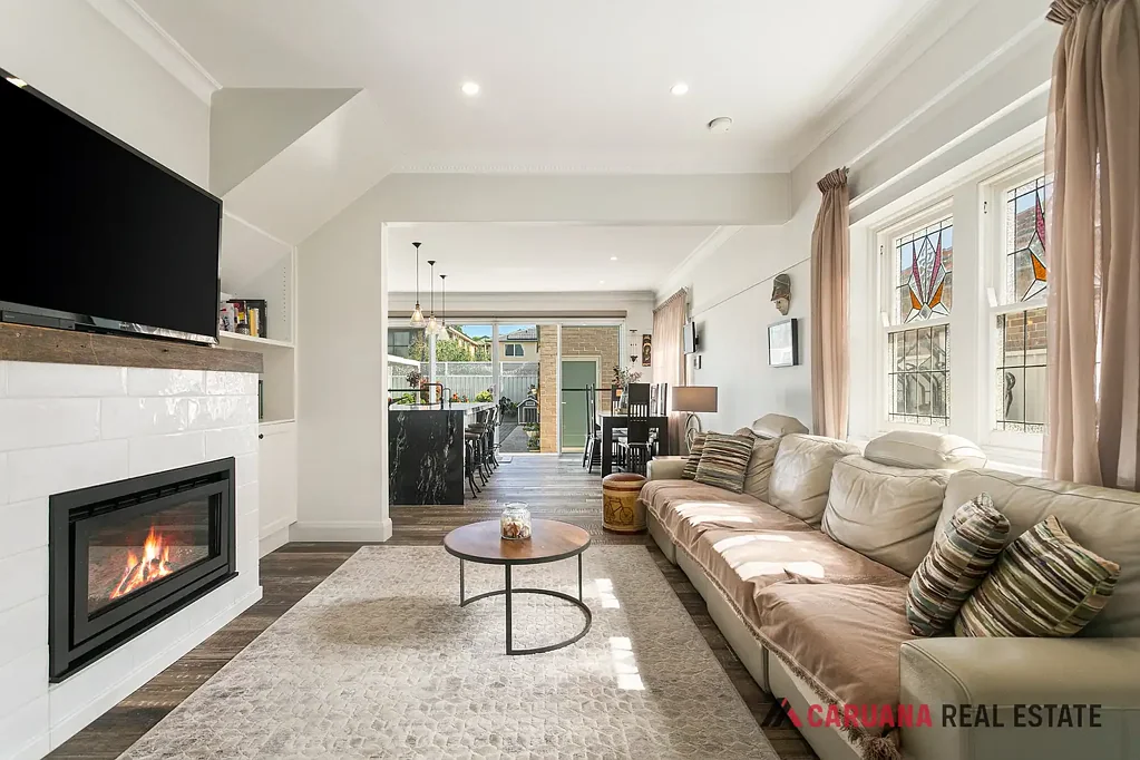 Brighton-Le-Sands 5Habitaciones Quality Beachside Residence with Rear Lane Access - Approx. 446sqm