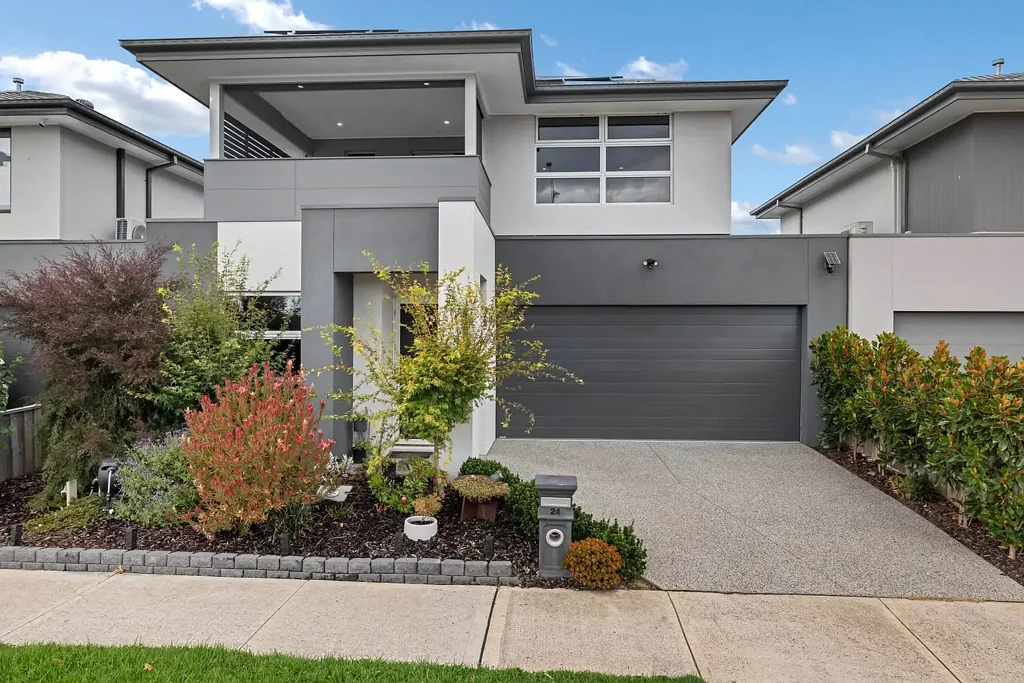 24 GASTON LOOP, Officer, VIC 3809