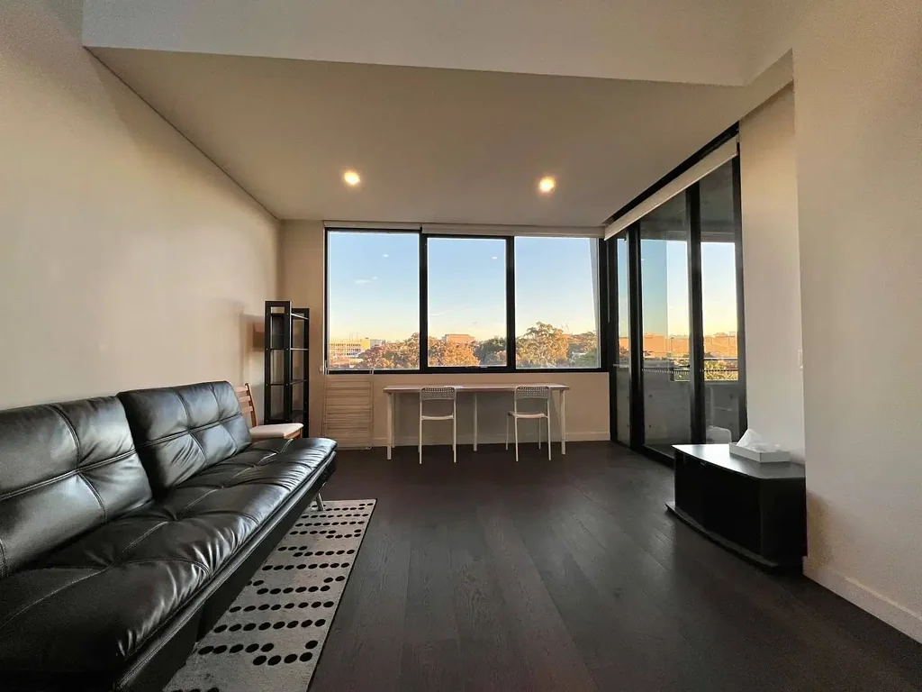 Stylish Modern 2 Bedroom with Parking in a Prime City-Fringe Location