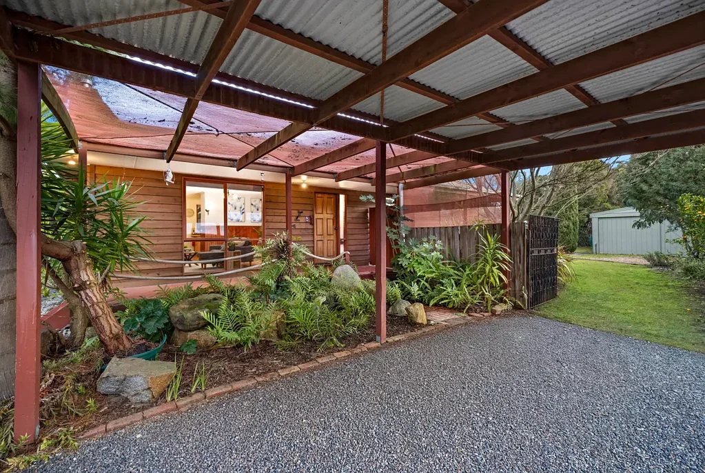 Crib Point 3 Slaapkamer Established Gardens and Relaxed Indoor-Outdoor Living