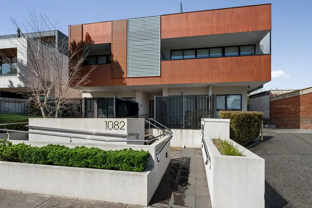 Balwyn North 2ਬੈੱਡਰੂਮ Stylish Apartment with Balcony & Secure Parking