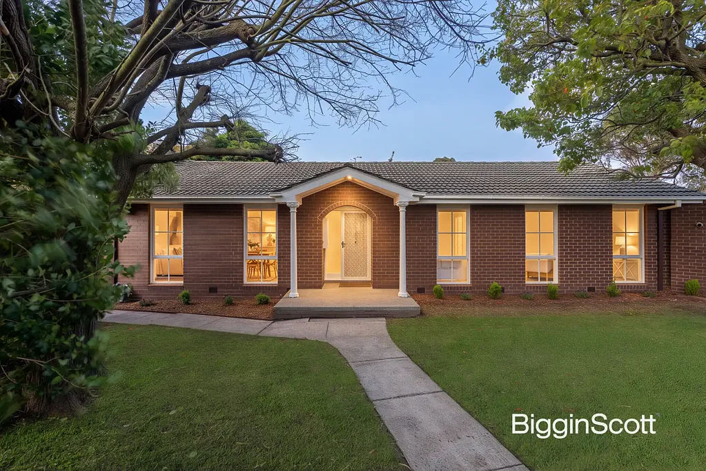 Burwood East 3Zimmer COMFORTABLE LIVING WITH EXCITING FUTURE POTENTIAL!