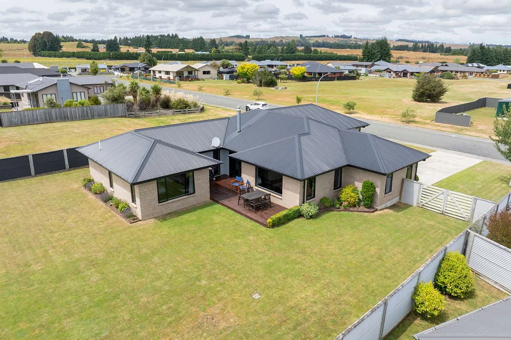 Te Anau 3침실 Mountain Views, Modern Retreat in Te Anau!