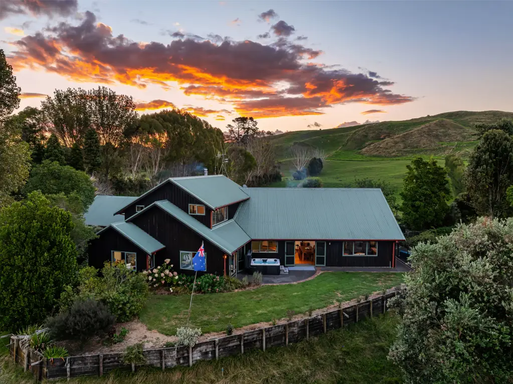 Te Puna  Spacious home and land, river boundary, potential