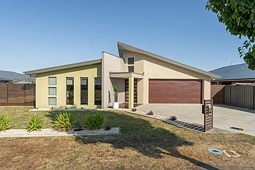 64 Laura Street South, Latrobe