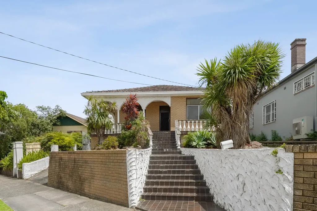 Five Dock 3침실 Spacious family home with future potential