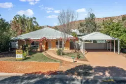 2 Delahunty Court, Desert Springs