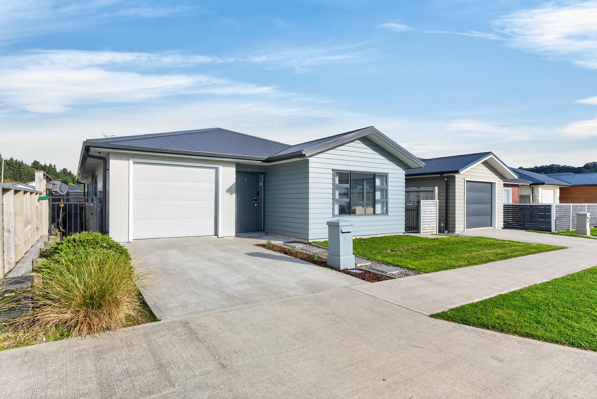 Wainuiomata 4ห้องนอน Contemporary Comfort + Effortless Style