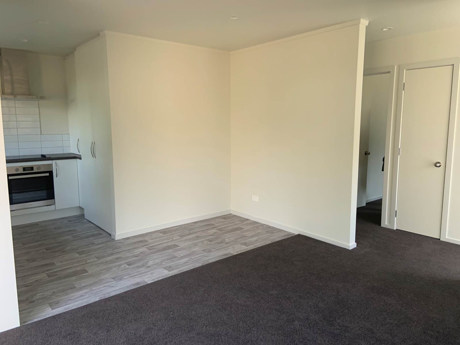 16a Chilcott Road, Henderson, Auckland - Waitakere, 2 कमरे, 1 बाथरूम