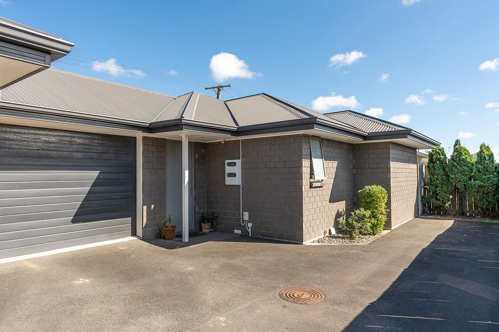 Hamilton East 2房  Private, Secure & Surplus to Requirements