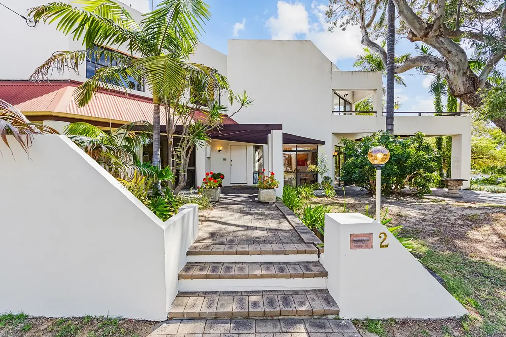 Ascot 3ਬੈੱਡਰੂਮ A Rare Riverside Masterpiece