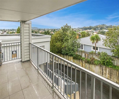 2T/3 Keystone Ave - Location!