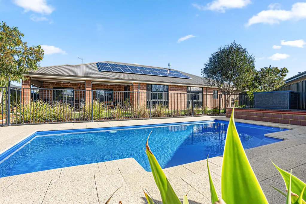 Treeby 4房  A Statement Home with Space, Style and One Seriously Big Backyard!