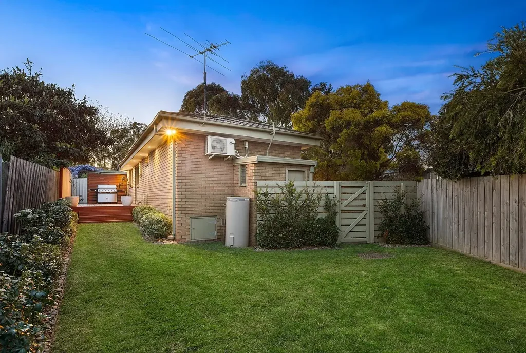 Oakleigh 2ਬੈੱਡਰੂਮ Renovated Rear Retreat with a Huge Private Backyard