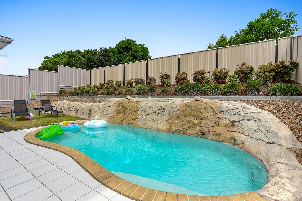 Merrimac 4Moenga A Hidden Gem at 17 Sunrise Court!