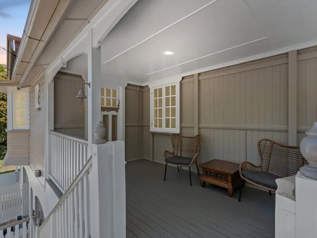 East Ipswich 5房 难得的机会，可在1181平方米地块上获得翻新物业 Rare Opportunity to Secure Renovated Property on 1181 Sqm block
