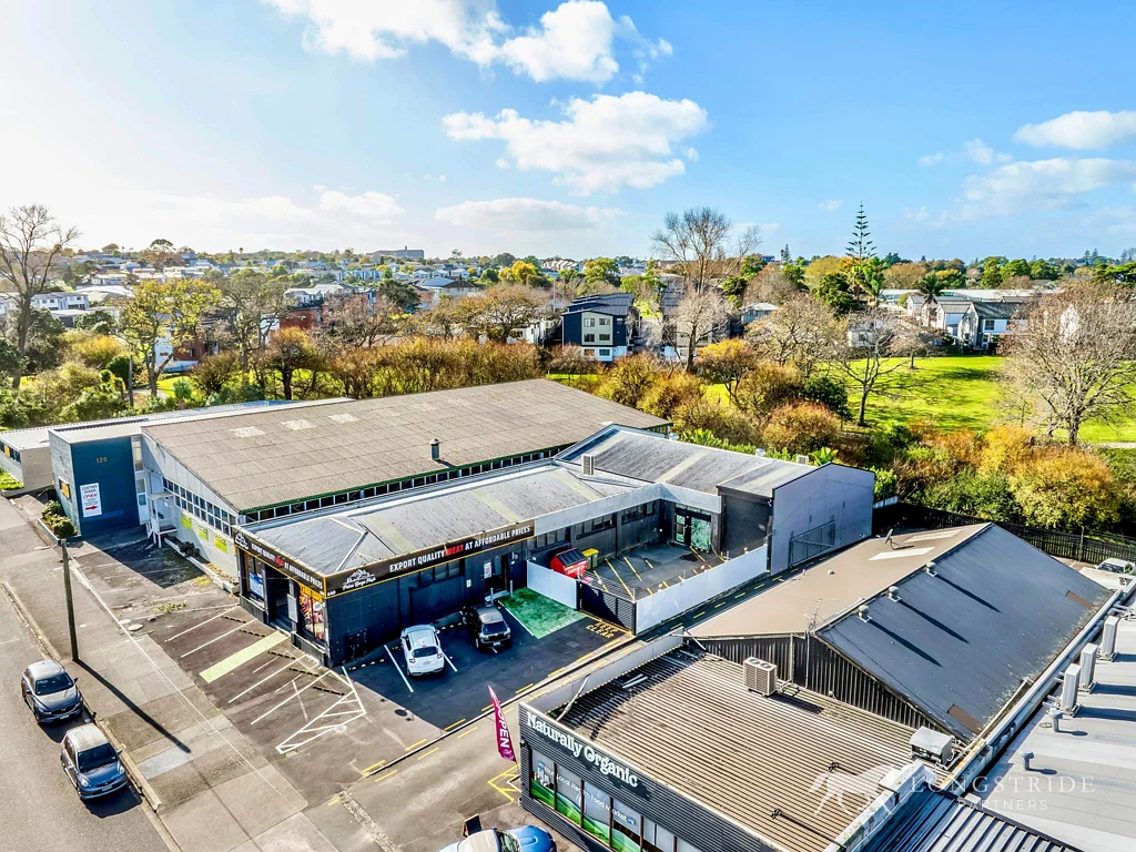 Glen Innes APIRANA AVENUE SHOWROOM WITH EDGE