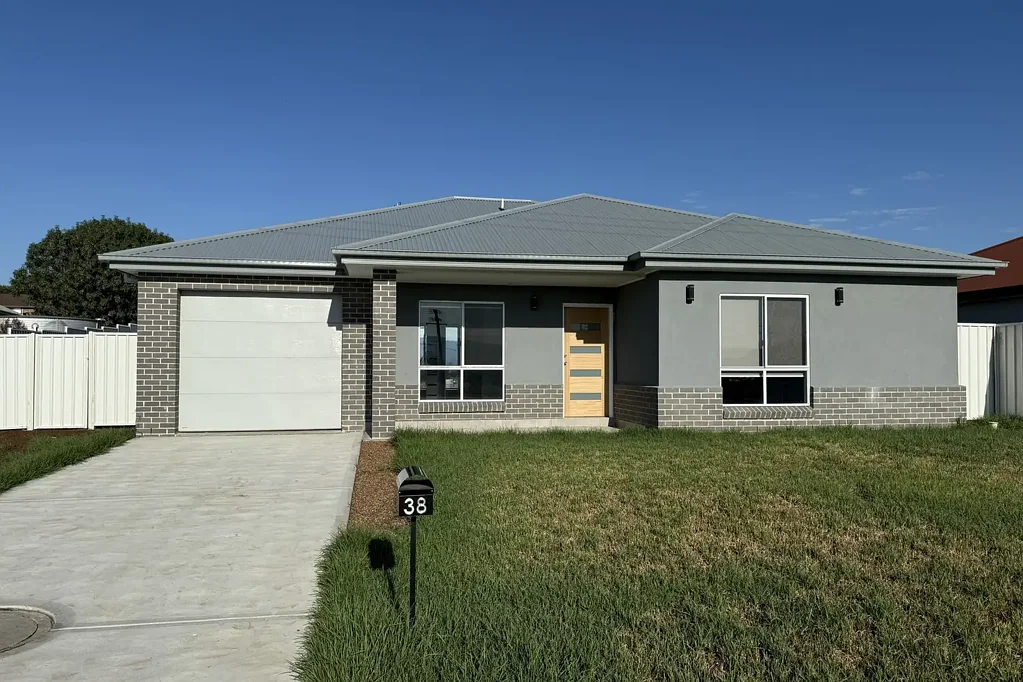 Contemporary Family Home!