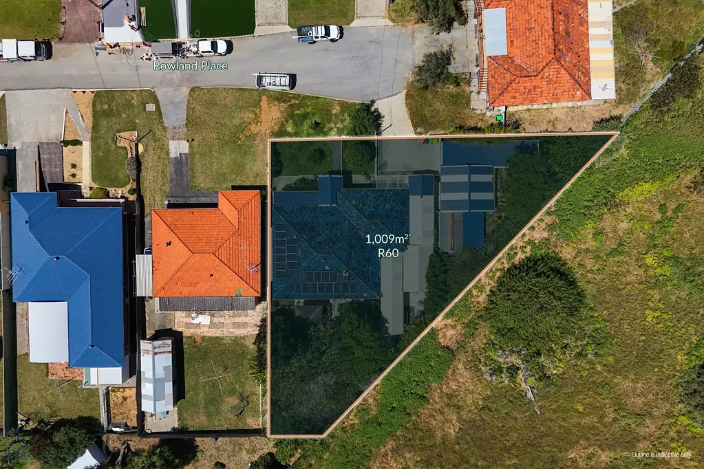 Hamilton Hill 3Kwarto 1,009m² of R60 Development Potential Just Minutes from the Beach